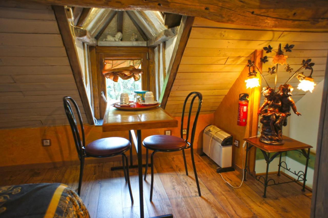 Ferrière-la-Petite Aux Logis De La Solre Bed & Breakfast エクステリア 写真