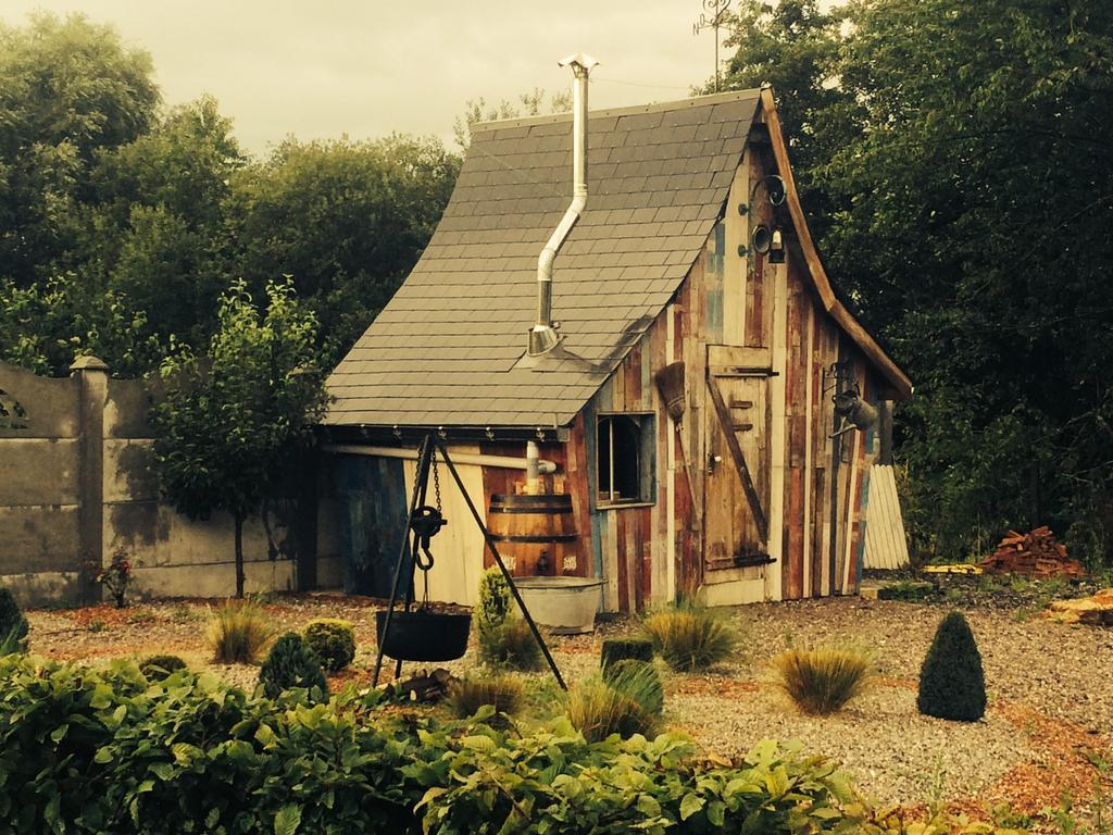 Ferrière-la-Petite Aux Logis De La Solre Bed & Breakfast エクステリア 写真