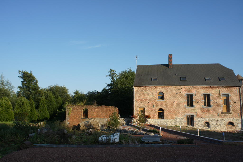 Ferrière-la-Petite Aux Logis De La Solre Bed & Breakfast エクステリア 写真
