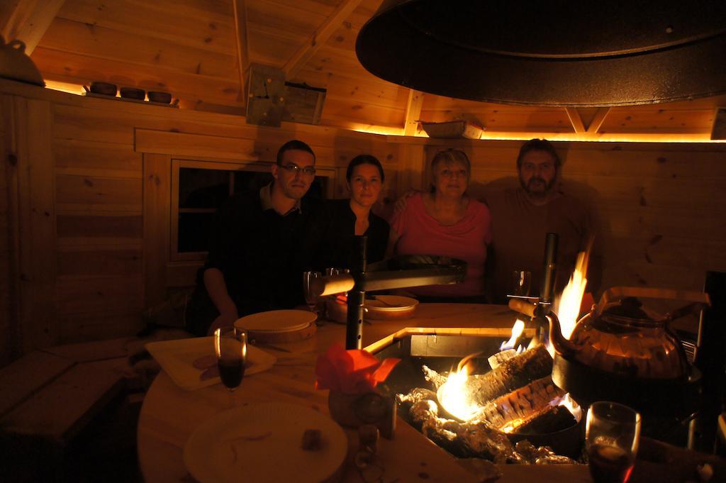 Ferrière-la-Petite Aux Logis De La Solre Bed & Breakfast エクステリア 写真