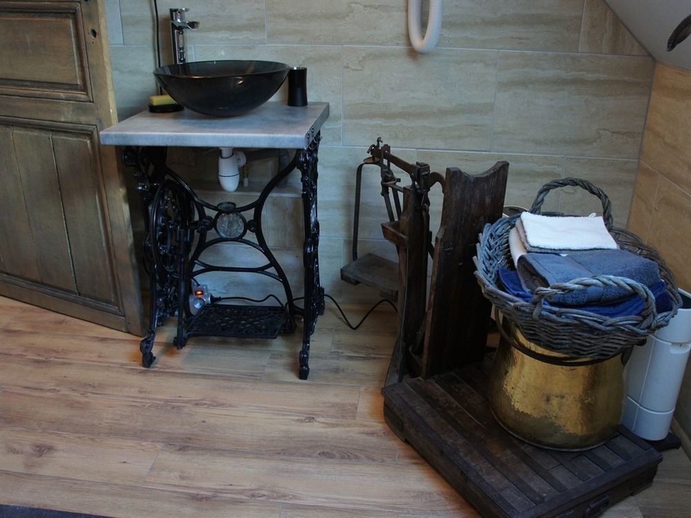 Ferrière-la-Petite Aux Logis De La Solre Bed & Breakfast エクステリア 写真